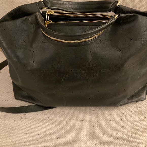 HENRI BENDEL PRE-LOVED AUTHENTIC BLACK GENUINE LEATHER GOLD DESIGN CROSSBODY BAG - Picture 4 of 8